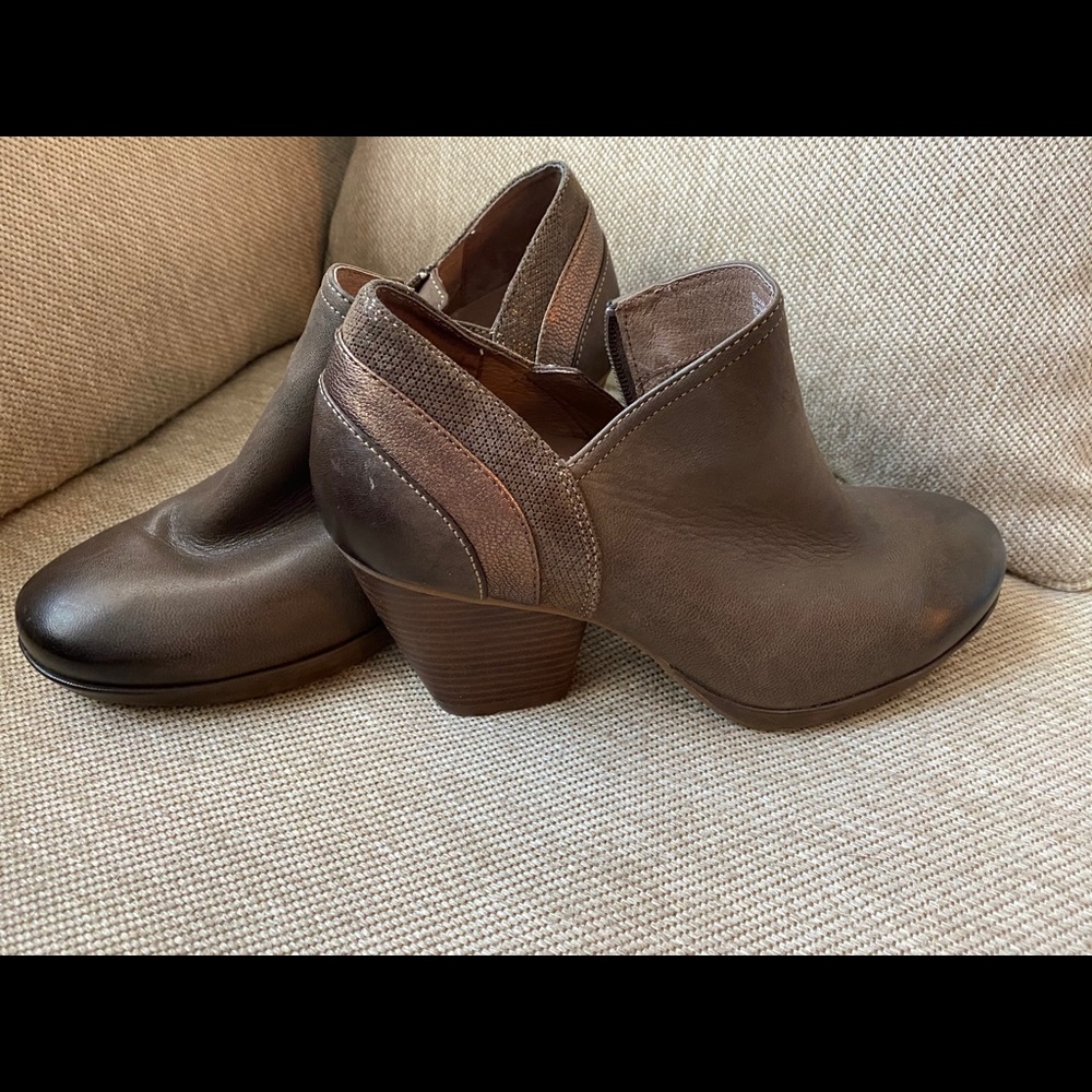 Dansko zip clog bootie size 38